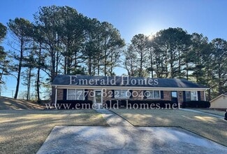 Building Photo - READY NOW!!! Beautiful brick front 2 bedroom 1 bath ranch duplex!