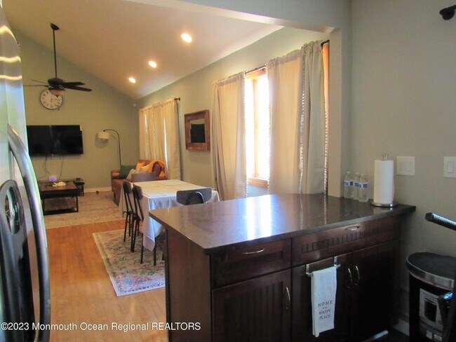 Building Photo - 26 Lincroft Ave