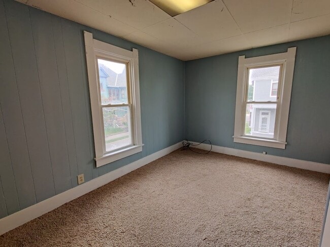 Building Photo - 116 -3 N Tompkins