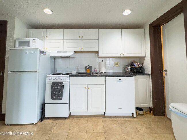 Building Photo - 17-19 Leroy Pl