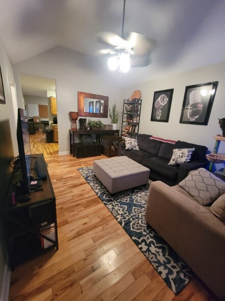 Building Photo - 524 Rothwood Ave