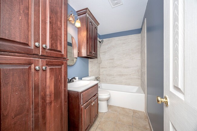 Building Photo - 3 Bed 1 Bath Home In Pascagoula - New Appl...