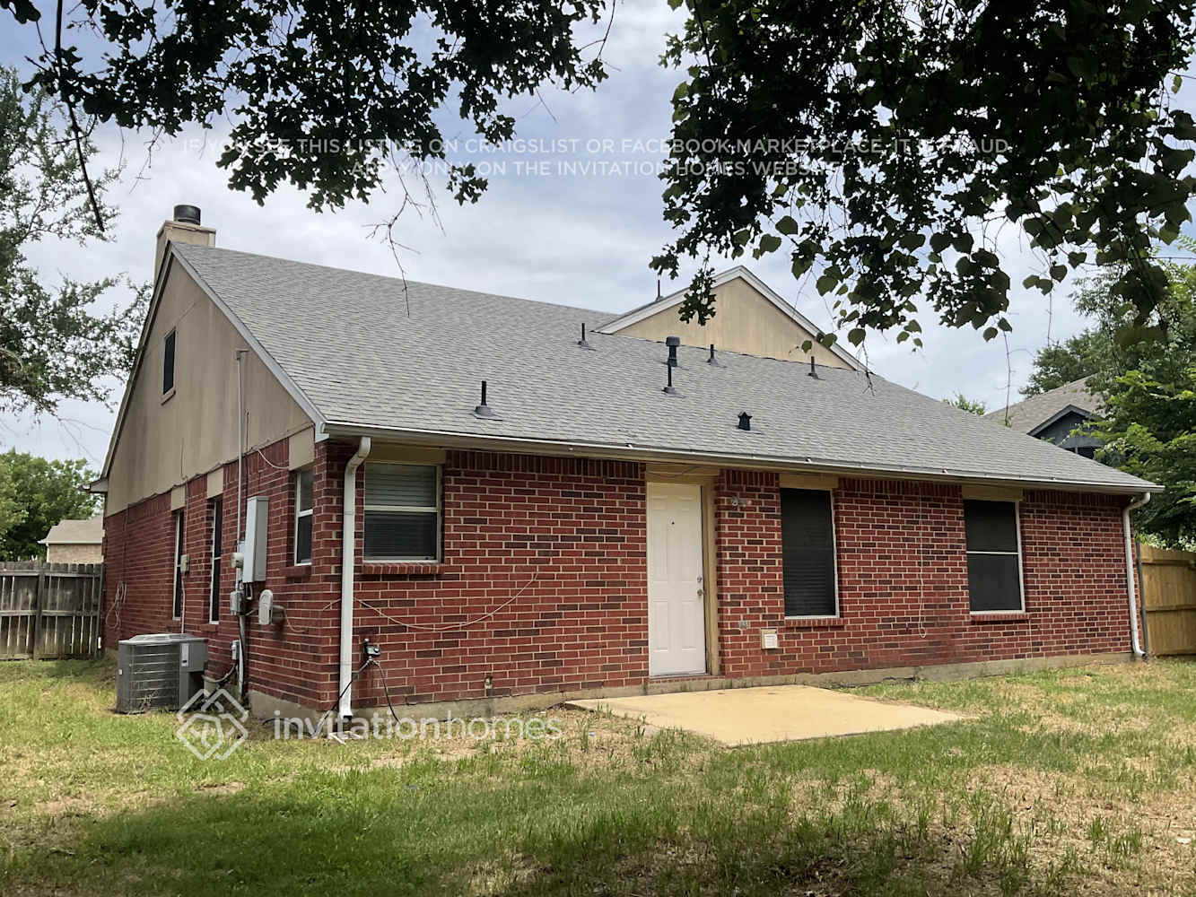 Building Photo - 823 Yellowstone Dr