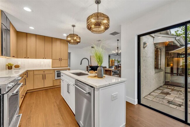 Building Photo - Beautiful Winter Park home