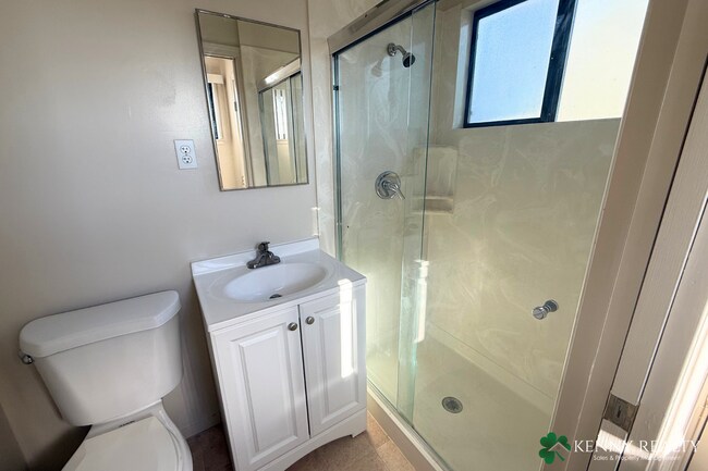 Building Photo - Bright Multi-Level 4BR Home with Two Primary Bedrooms