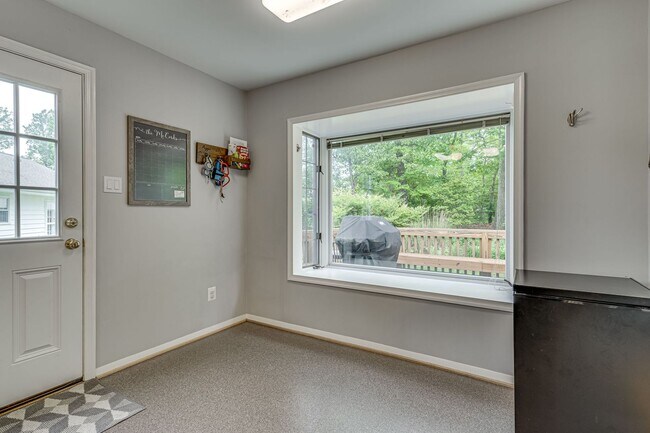 Building Photo - Spacious 4-bedroom home in West Springfield!