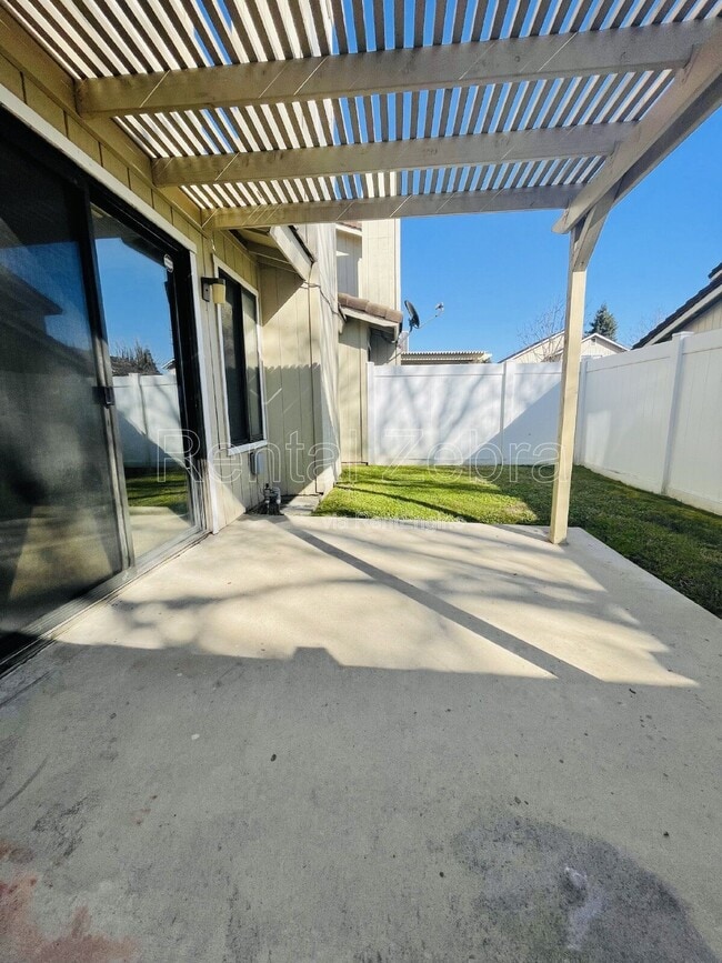 Building Photo - 3068 Colony Park Dr