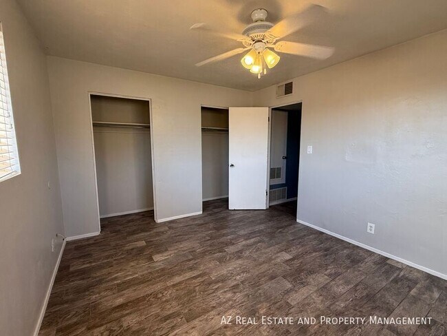 Building Photo - 1725 S Farmer Ave