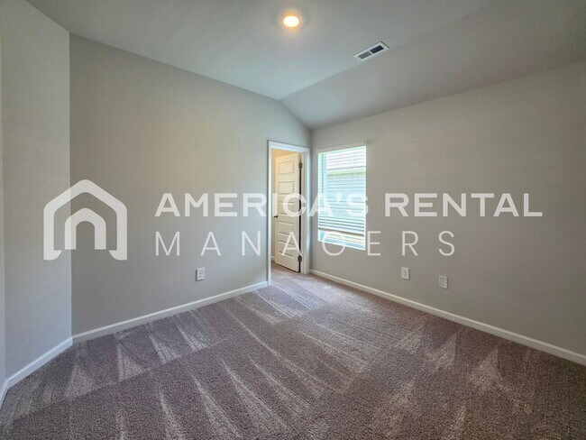 Building Photo - 4025 River Bend Rd