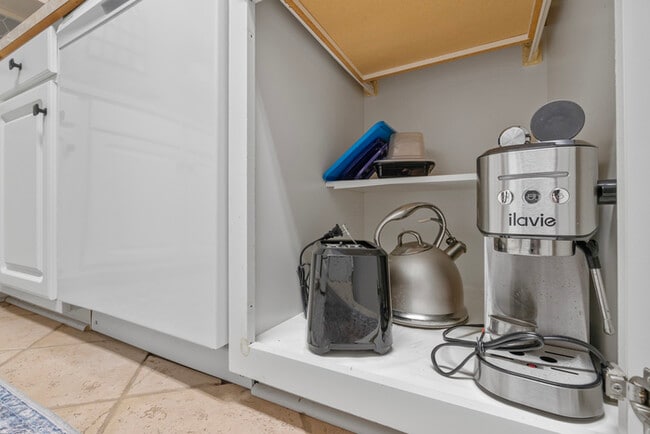 Building Photo - Furnished rental in Chapin