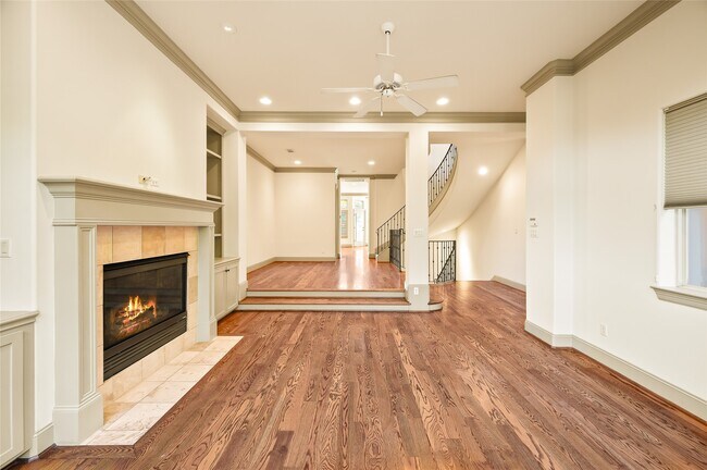 Building Photo - 1655 Castle Ct