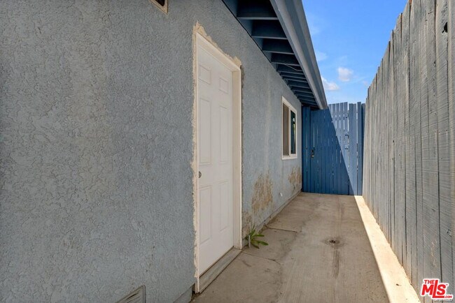 Building Photo - 7703 Baird Ave