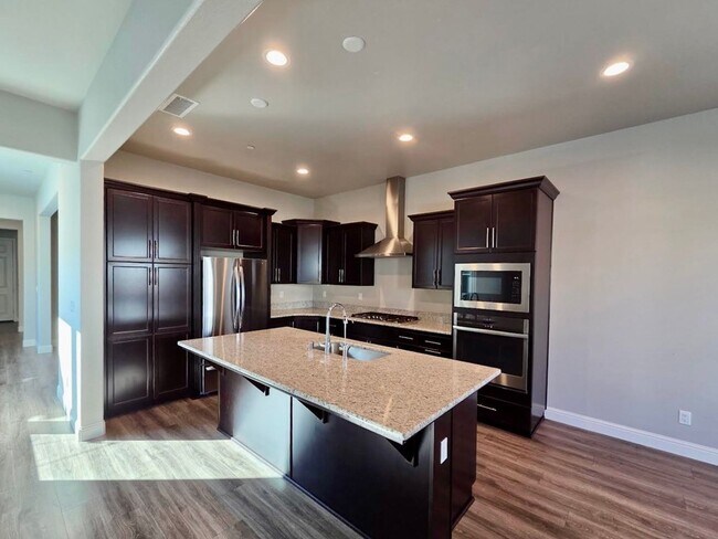 Building Photo - $2,750 Shaw & Locan, 4 Bedroom House - Twa...