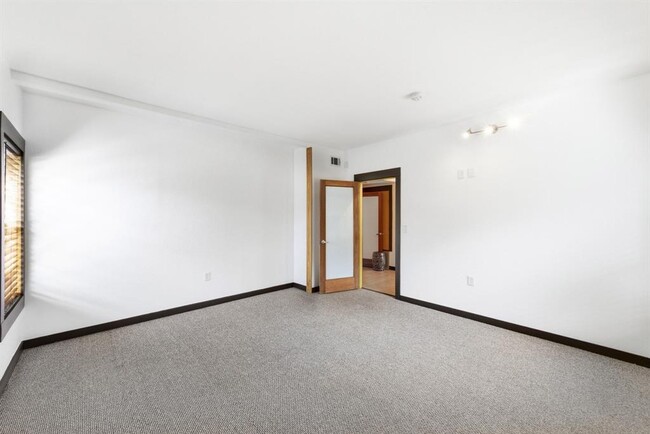 Building Photo - 1301 S 1st St