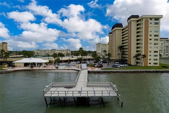 Building Photo - 4650 Cove Cir