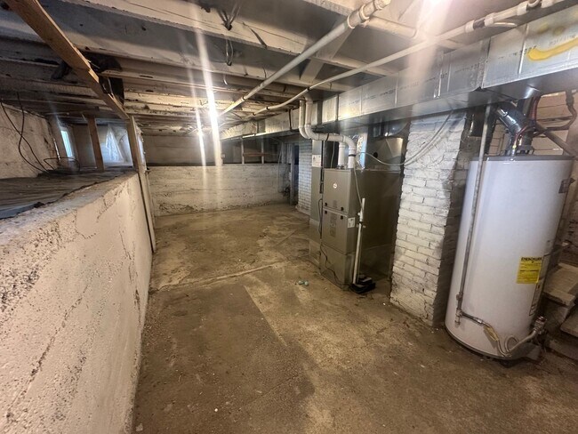 Building Photo - Spacious 4-Bedroom Home Near Northtown Mall