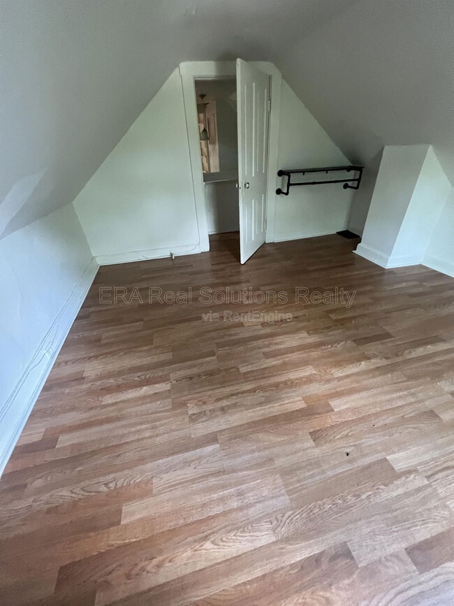 Building Photo - 164 Forest Ave