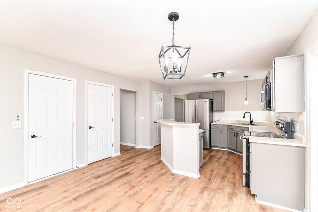 Building Photo - 6040 Portwood Ct