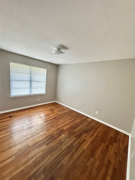 Building Photo - 2358 Inadale Ave