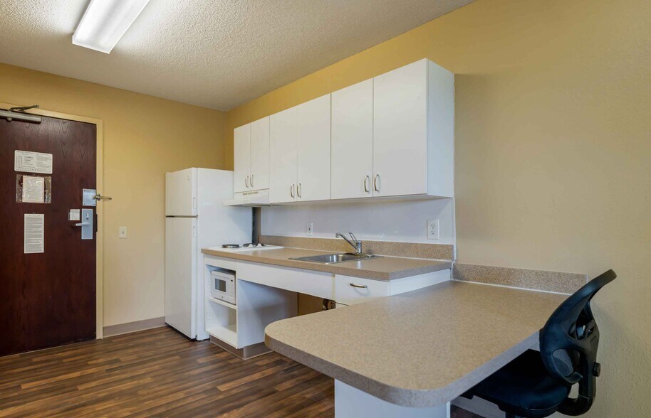 Building Photo - Furnished Studio-Chicago - Gurnee