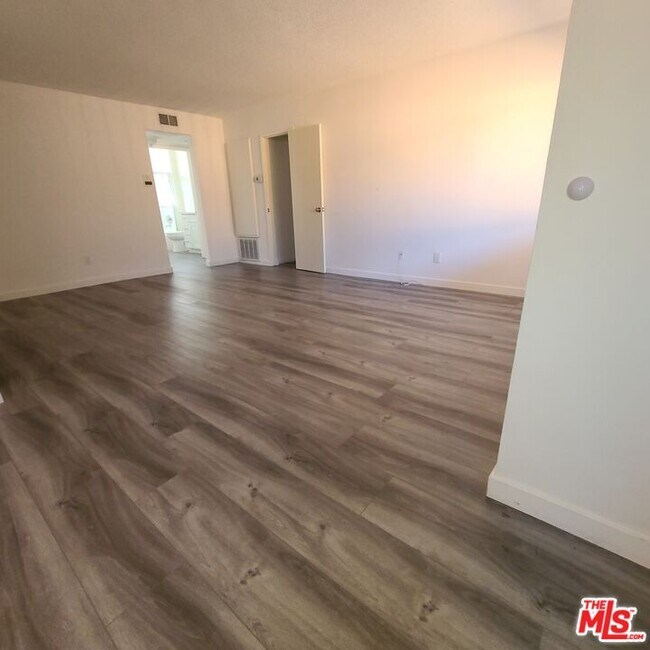 Building Photo - 5263 Corteen Pl