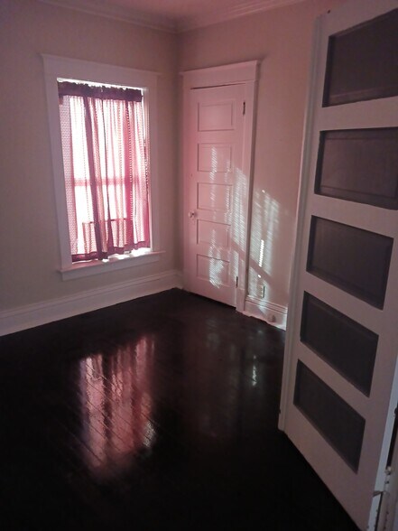 Building Photo - 810 Farragut Pl