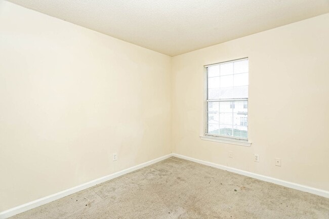 Building Photo - Don't miss the chance to call this Virginia Beach townhouse your home!