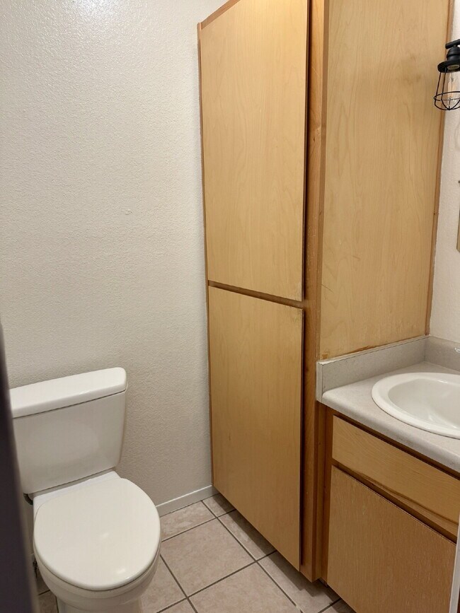 Building Photo - 1721 W Huning