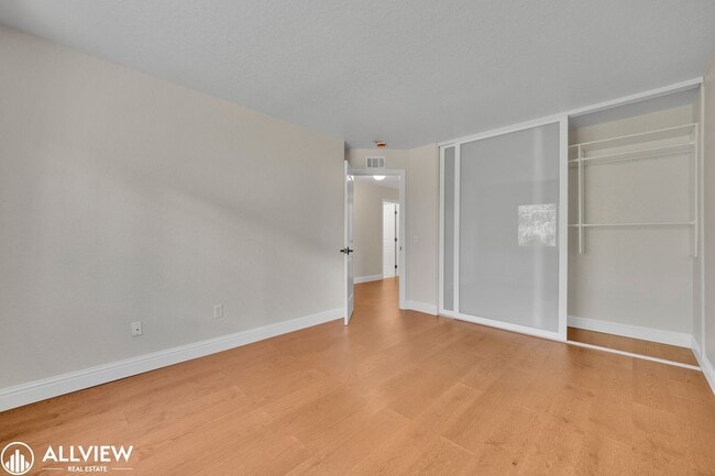 Building Photo - Gated Cimarron 3 Bed/ 2 Bath Home with Garage & Community Amenities