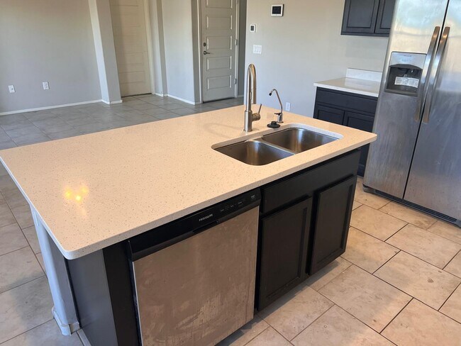 Building Photo - 6183 S Water Fountain Dr