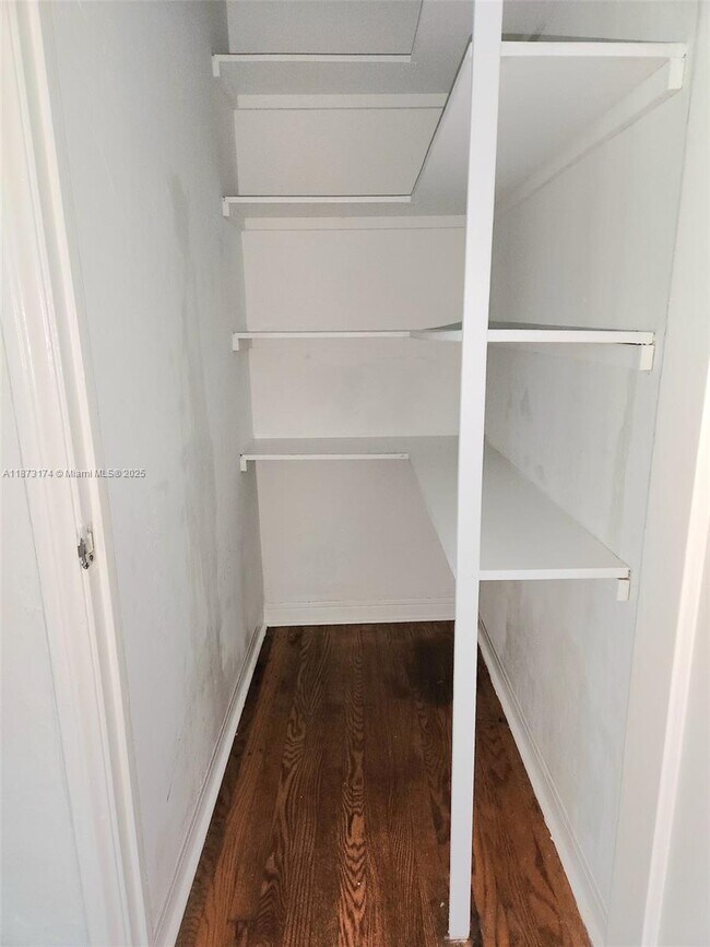 Building Photo - 7936 Harding Ave