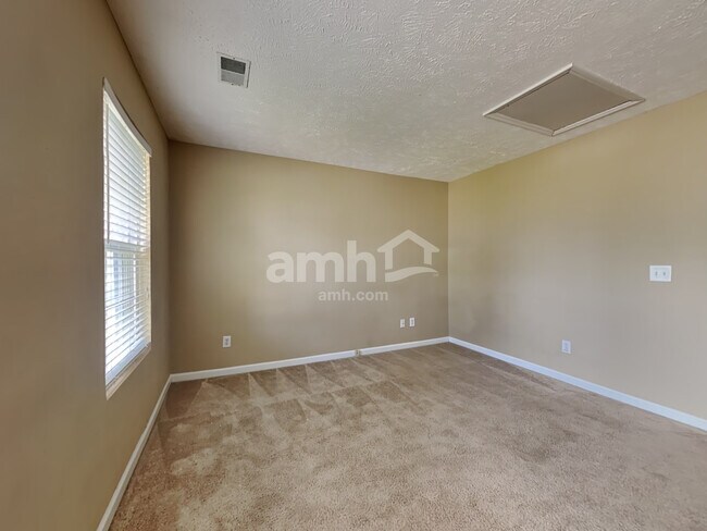 Building Photo - 2315 Hayward Ln