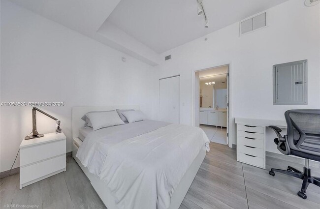 Building Photo - 151 SE 1st St