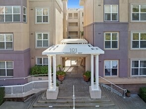 Building Photo - Epic REA - Top floor, Sweeping Views, 3 BR...