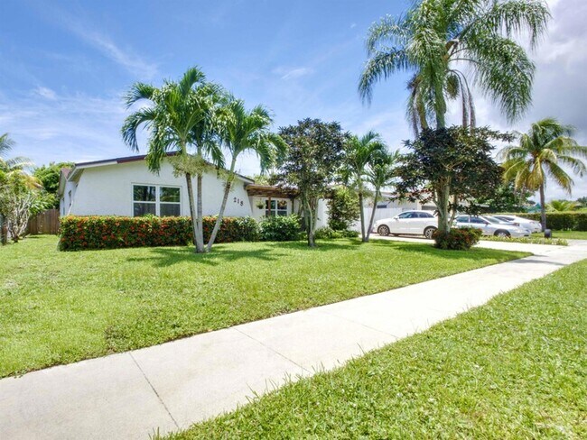 Building Photo - 218 S Sequoia Dr