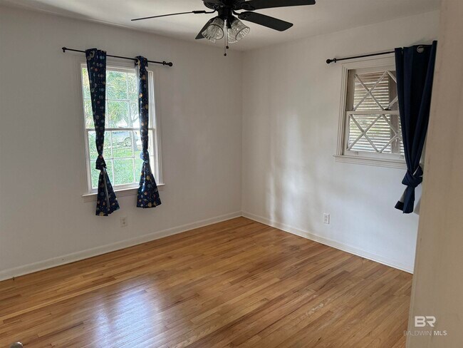 Building Photo - 162 Pecan Ave