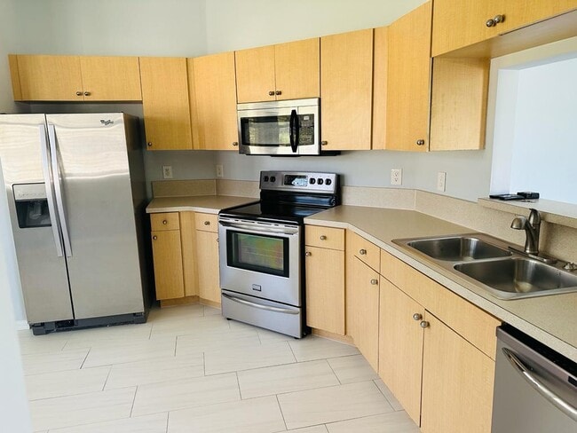 Building Photo - 205 SW Maclay Way