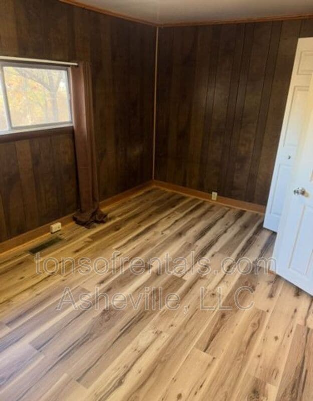 Building Photo - 418 Old Buckeye Cove Rd