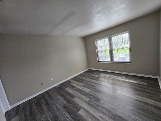 Building Photo - 2 Bedroom 2 Bath Condo