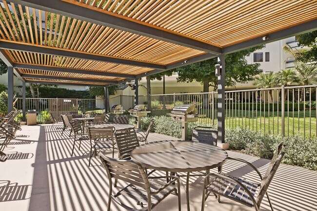 Building Photo - 2112 Century Park Ln