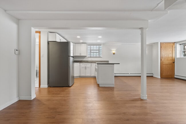 Building Photo - 5101 N Kenton Ave