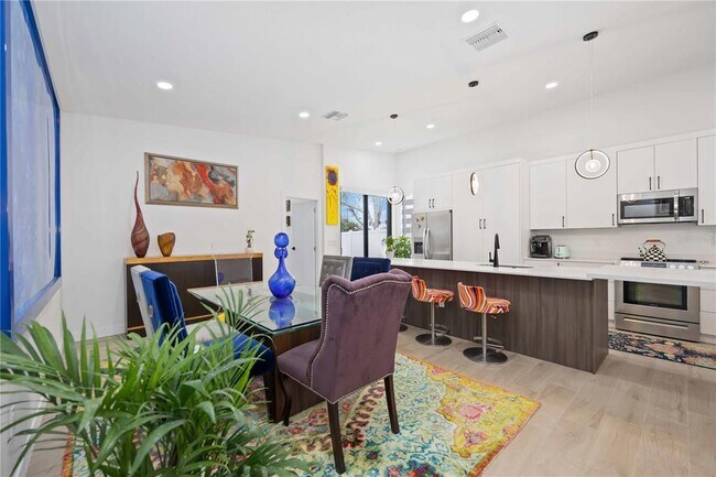 Building Photo - 7520 N Coolidge Ave