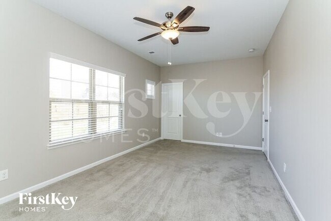 Building Photo - 11370 Cedarvale Farm Pkwy