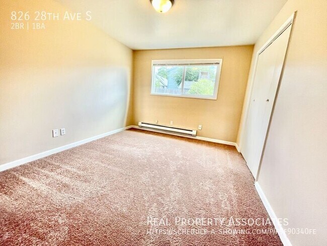 Building Photo - 826 28th Ave S