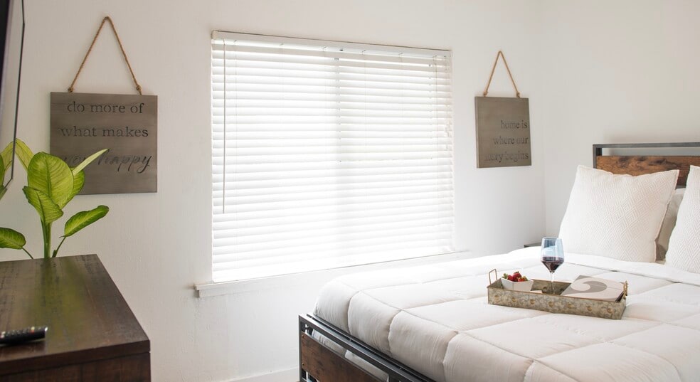 Building Photo - 509 E Buckthorn St