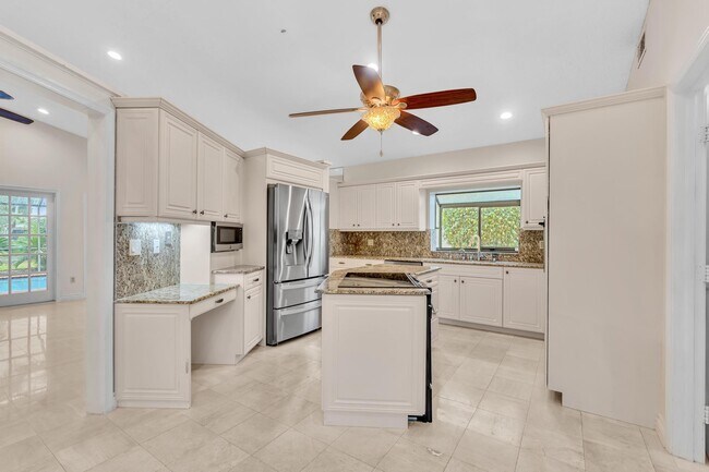 Building Photo - 22595 Esplanada Cir