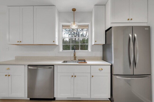 Building Photo - Freshly Remodeled 4 Bedroom 2 Bathroom Single Family Home.