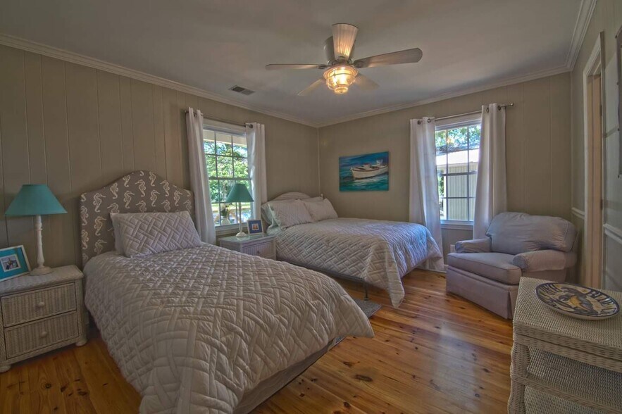 Building Photo - 124 Bluffview Ln