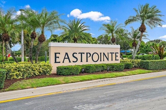 Building Photo - 6866 Briarlake Cir