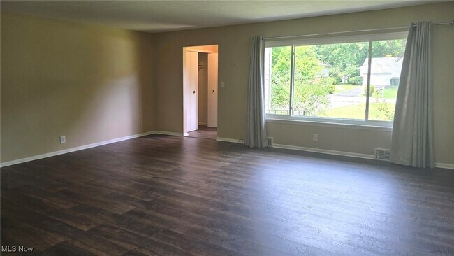 Building Photo - 6862 Westview Dr